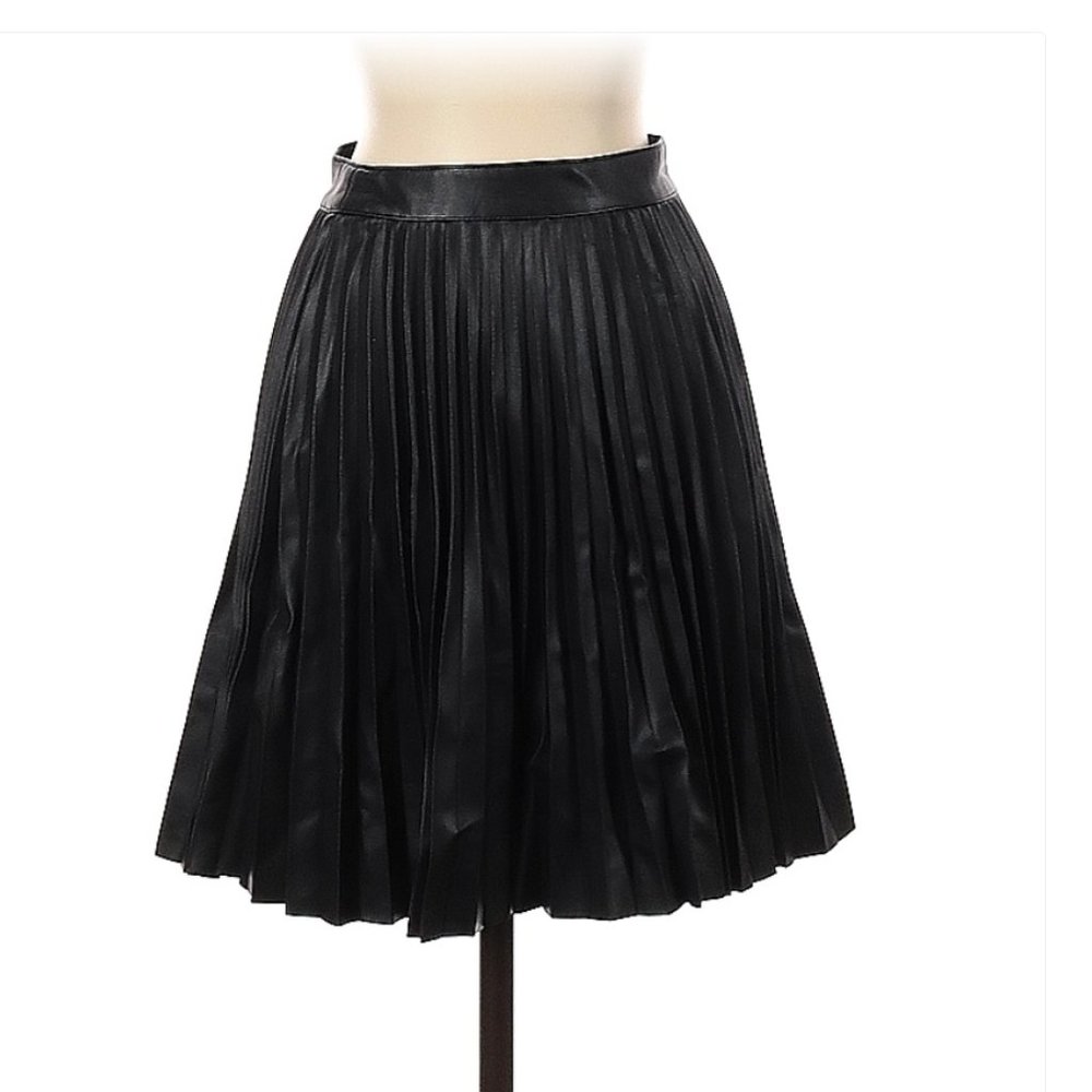Express pleated faux leather skirt - Size 2